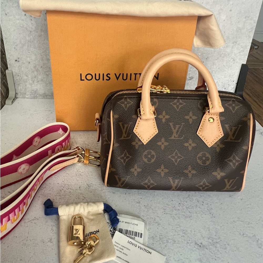 💓Louis Vuitton speedy 20 Bandouliere fuchsia strap.